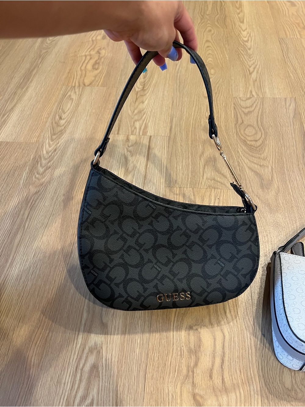 GUESS purse bundle - Picture 3 of 9